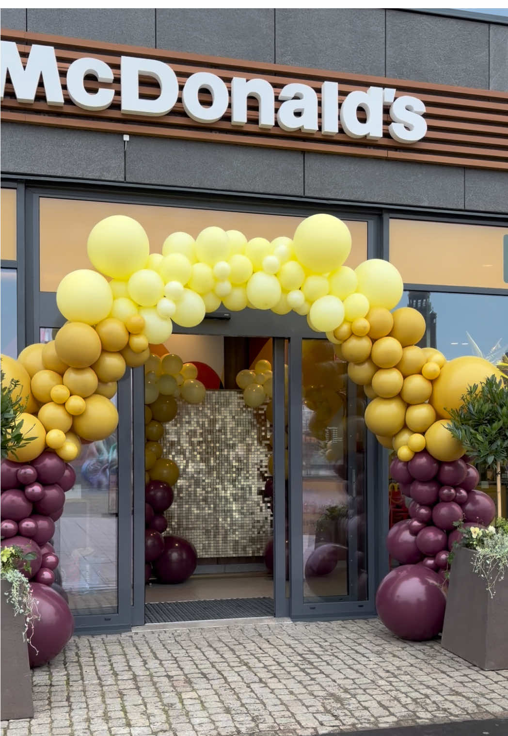 Ny McDonald’s vid Malmö Universitet! Där vi fick äran att dekorera 🎈#foryou #dekoration #mcdonalds #partyland #malmö 