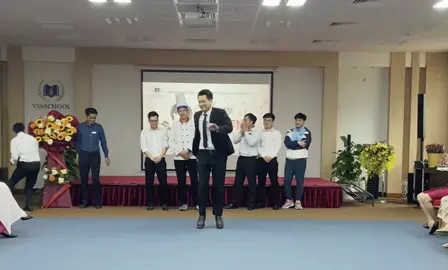 20/10 – không hoa, không quà, chỉ có… vũ đạo! Màn nhảy này các thầy đã “hy sinh hình tượng” vì nụ cười của các cô 🤣 👉 Follow Kênh để xem nhiều video hơn nhé. #20thang10 #VinschoolStarCity #phunuvietnam #vinschool #DieuNhay20thang10  