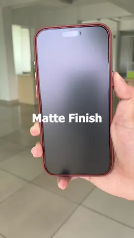 Guys I’m obsessed how this matte screen stopped reflections and feels so smooth#ScreenProtector #MatteScreenProtector #Matte #iphone17 #TikTokMademebuyit 