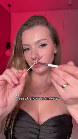 #easymakeup #halloweenmakeup #halloween #makeuptutorial #BeautyTok easyhalloweenmakeup halloweenlook simplemakeup lastminutemakeup makeupideas halloweeninspo spookymakeup glamhalloween easytutorial makeuptrick