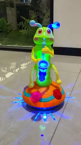 CHÚ SÂU THÔNG MINH THỔI SAXOPHONE #dochoi #dochoitreem #dochoichobe #dochoivuinhon #dochoidethuong 