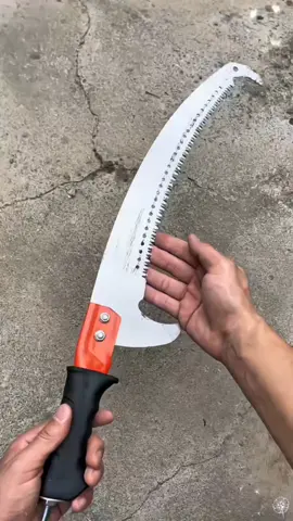 Pahat ini boleh memotong dahan pokok yang lebih tinggi.#goodthing #tiktok #foryou #fyp #pahat 