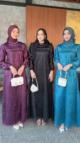 Mau tampil cantik pakai gamis ini , kamu jadi semakin PD saat buat acara keluarga dan acara” lain , #promoseruweekend #promomakan1010 #gamis #gamissyari #gamisbrukat 