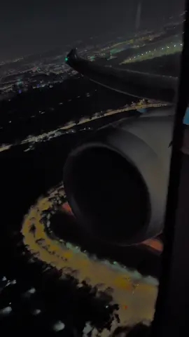 787 DREAMLINER ✨ Night Take Off frim Singapore #creatorsearchinsights #787dreamliner #b787 #boeing787 #singapore 