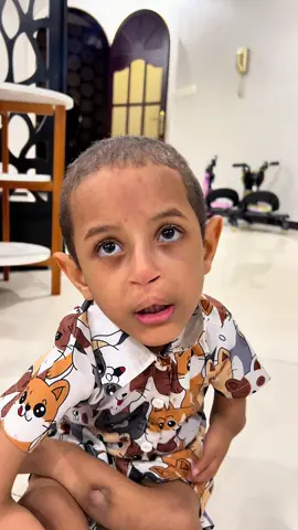 هالقعدة يعني في هرووج كثييرة😂 يقعد يحكيني اللي يتابعه 