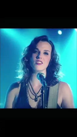 Grammy-winning rock queen Happy birthday Lzzrd 🎂 42! @LZZYHALE 🎥#fyp #lzzyhale 