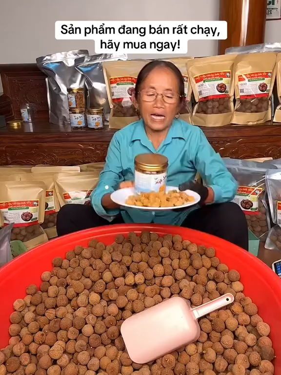 Ăn long nhãn sấy không lo nóng – mà còn “ngọt lòng” 😋#longnhan #longnhansaykho #longnhanhungyen #dacsanvietnam #doanvat