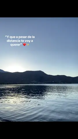 Mi Diego, Hoy, 16 de octubre, cumplimos dos años de estar juntos, y aunque la distancia a veces pese, estos dos años han sido una mezcla de todo: amor, risas,peleas, despedidas a medias, reconciliaciones. Momentos en los que nos perdimos, y aún así, siempre nos volvimos a encontrar. Tú y yo sabemos lo difícil que ha sido a veces. Hemos tenido peleas, dudas, y ganas de rendirnos.  Pero, incluso cuando todo se tambaleaba, algo dentro de mí me recordaba que lo que sentimos no es cualquier cosa.  Que esto que tenemos no se consigue dos veces en la vida. A veces te llamo “mi niño chiquito” porque así te siento, alguien que quiero cuidar, proteger, abrazar en los días buenos y sobre todo en los malos. Pero también eres mi hombre, mi compañero, ese amor que me enseña, que me hace feliz, que me hace sentir viva. El mundo dice si lo amas déjalo ir, pero Dios me dice intercede por lo que amas que yo lo cuido por ti. ❤️ Gracias por seguir aquí, por no soltarme a pesar de las peleas y discusiones, Por hacerme sentir que valgo la pena, que lo nuestro lo vale. Por todos esos “te amo” que sanan, por tus palabras cuando más las necesito, y por tu amor, que siento aunque estemos lejos. No sé qué venga más adelante, pero lo que sí sé, con todo mi corazón, es que mientras tú y yo sigamos eligiéndonos, no hay nada que no podamos enfrentar. Dos años, Dos años de amarte con todo lo que soy y los que nos quedan..❤️ #amor❤️ #paratiiiiiiiiiiiiiiiiiiiiiiiiiiiiiii #Diego #aniversario 