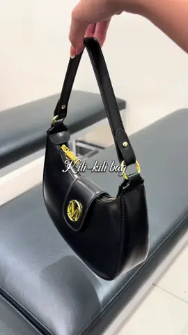 Ang Tibet ng bago na ‘to Hindi ko expected na hard material yung gamut. #bag #kilikilibag #blackbag 