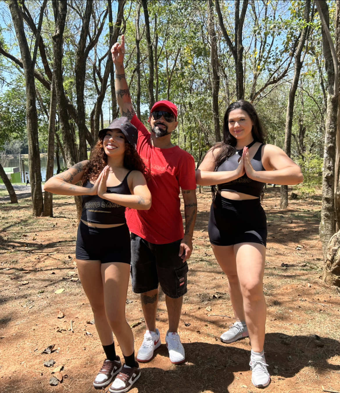 Mais uma coreografia nova pra vocês brilharem na dança! ✨  🔔 Coreografia completa no canal do Youtube, você não pode perder.  Artista: @Humberto e Ronaldo  Coreografia: @Robson Mano  Bailarinos: @robsonmano | @acarlinhasouza | @carol_missawa  #groovedance #coreografia #dance #meudeus #Fitness