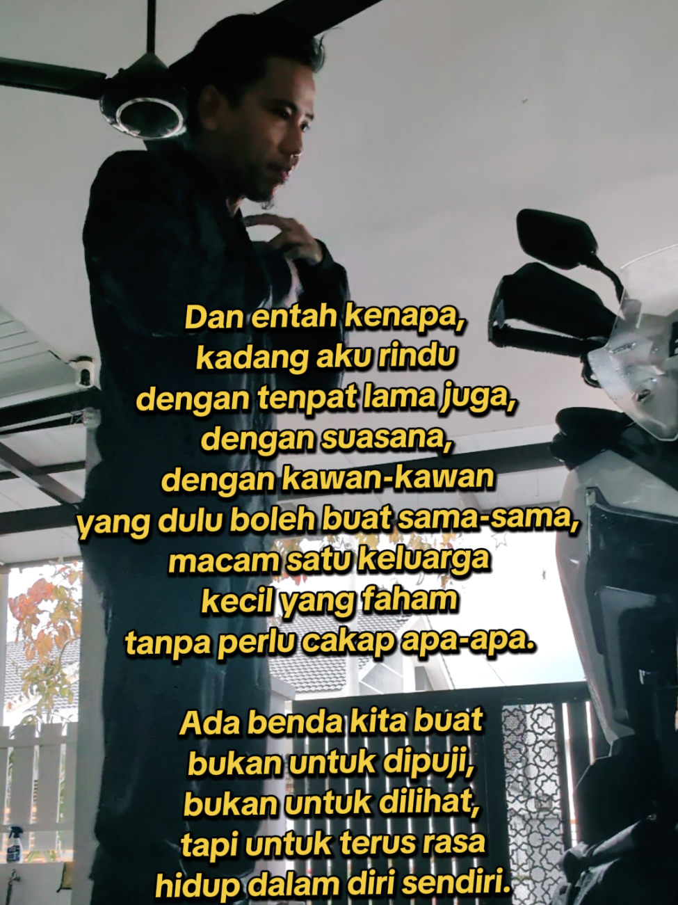 Harini hujan lebat sepanjang perjalanan… tapi yang paling deras,bukan air di jalan, tapi yang mengalir dalam diam. Air bertakung di bumi, sama macam kepala ni . penuh, tak sempat surut. #duniaguru #sekadarluahan #ytjt #tentangaku #semangatyanghilang 