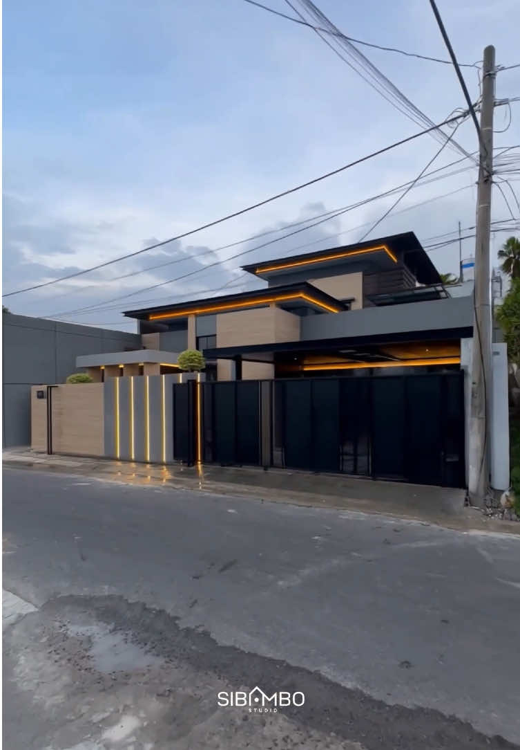 Coba tulis “mau” di kolom komentar deh! 🫣 Nanti Minbo kasih spill rahasia punya rumah kayak gini 🤭 #setiaprumahpunyacerita #rumahimpian #rumahidaman #sibambostudio #rumahmewah 