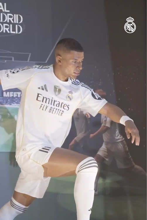 🇦🇪🔟🌟 Is that you, Kylian? Mbappé waxwork figure unveiled at @Real Madrid World! 