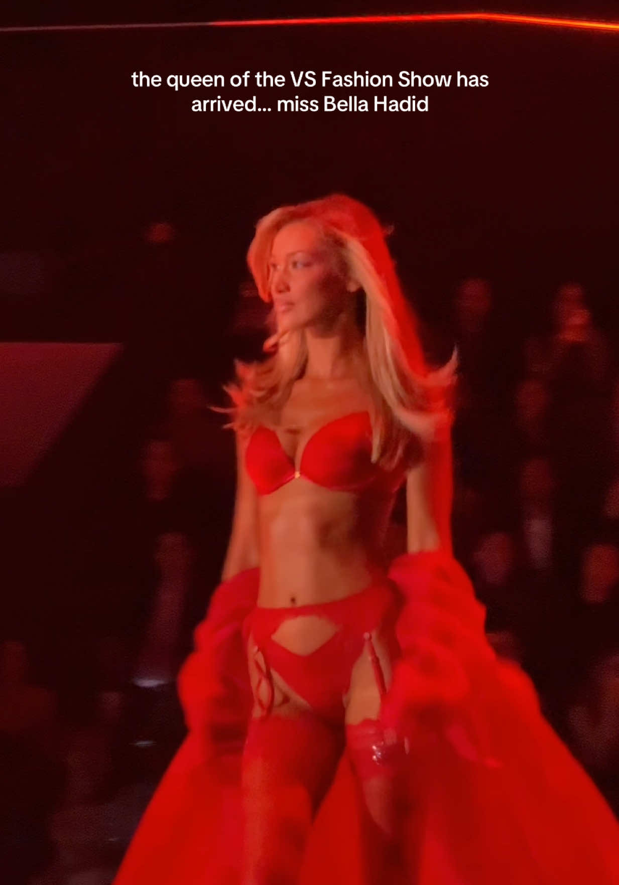 jaw droppedddd @Bella Hadid @Victoria’s Secret #victoriassecret #vsfashionshow #bellahadid 