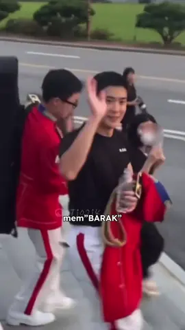 gimana ga makin cinta kalo kerja apa aja selalu pake hati 👍🏻 sehat sehat prajurit ganteng #jaehyun 🥰❤️