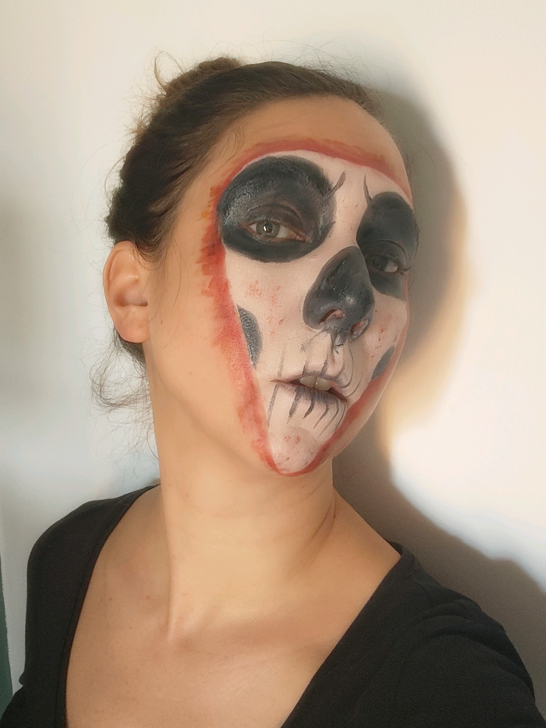 D’un visage clean à un look d’Halloween en 3…2…1 🎃💄 #halloweenmakeup #makeuptransition  #maquillagehalloween #makeupaction #pourtoi 