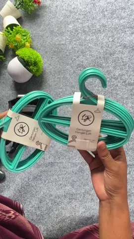 Hanger #hanger #hangerwarna #hangerhijab #hangerhijabmurah 