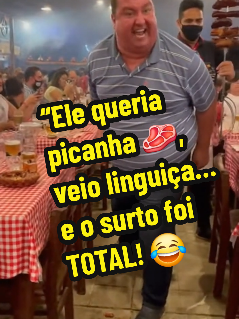 🚨 CHURRASCARIA EM ALERTA! 😱 Cliente surtou depois que garçom passou a linguiça no rodízio 🥩🔥 — e não era do tipo que ele esperava! 😏💥 Testemunhas dizem que a mesa quase voou de tanta raiva. “Eu pedi carne, não enroladinho!” comentou o cliente, ainda respirando fundo. 😂🍴 #viraltiktok #picanha  #ComédiaBR #notícias #churrascaria 