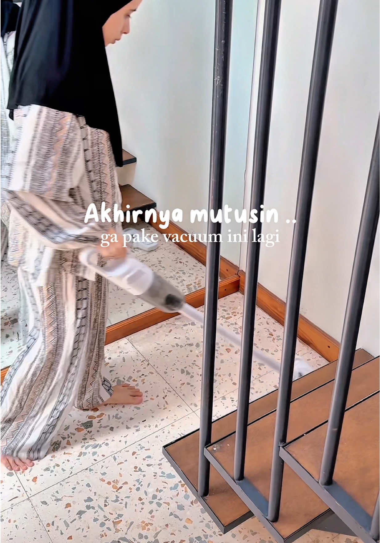 Membalas @nala nala stop pake vacuum model lama mending pake ini deh!😭🤩 #vacuumcleaner #vacuumcleanerportable #vacuumviral 