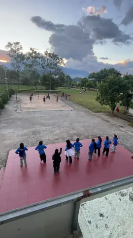 Ngắm mấy ẻm lớp 10 nhảy 20/10 😂