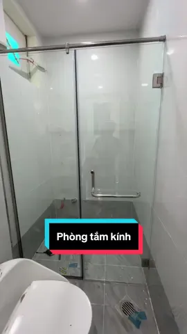 Vách ngăn khu vực tắm kính trắng 10l cường lực #nhomkinh #trucsonnk #phongtamkinh #kinh #viral 