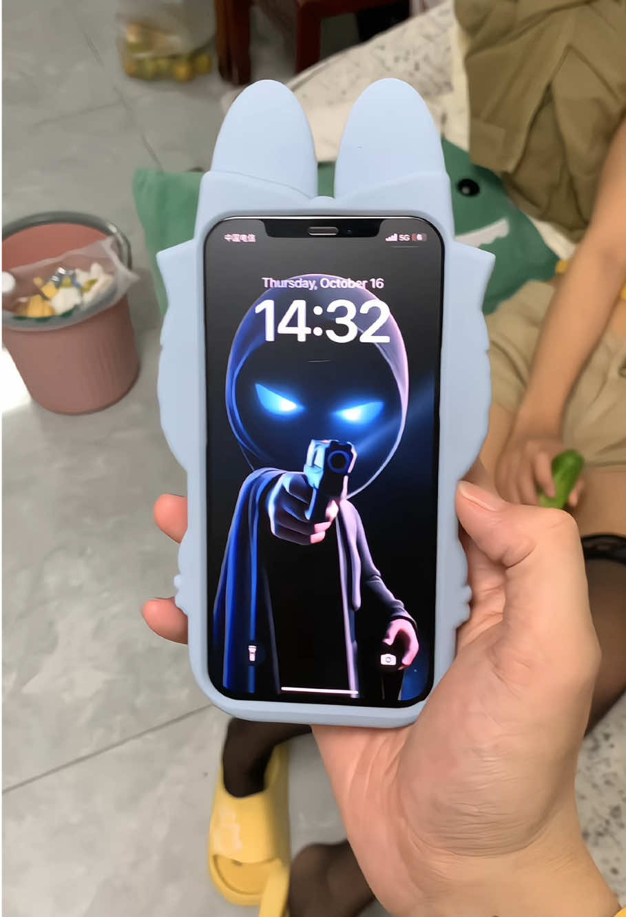 The same wallpaper in the lower left corner,you can download it and set it as your phone wallpaper #capcutforus #capcutpioneer #capcut #wallpaper #livewallpaper 