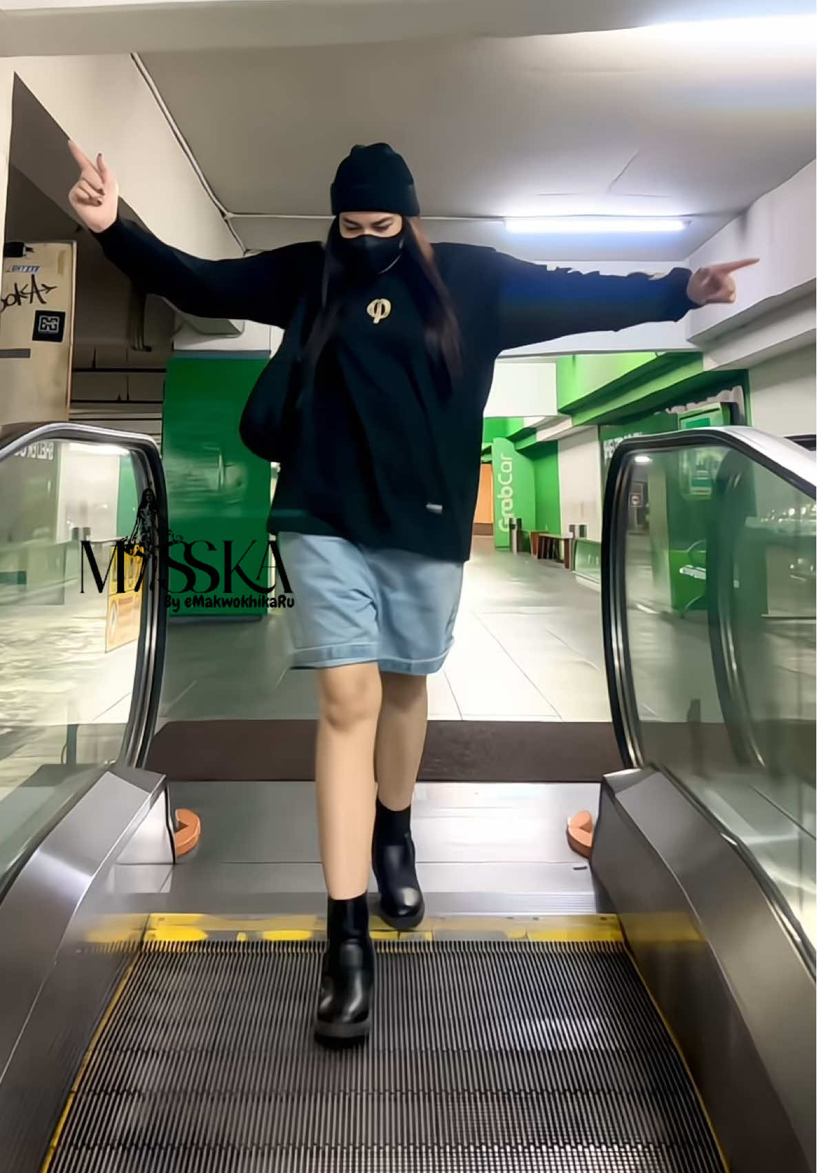 Goyangin dikit aja 😍💃 btw kaos yg kuPkai giLa cakepp banGet lo unisex 😍 #masyaallahtabarakkallah #kaosmurah #kaosviral #kaosoversize 