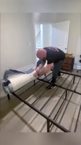 Mattress removal failure #funny #funnyvideos #usa🇺🇸 #foryou