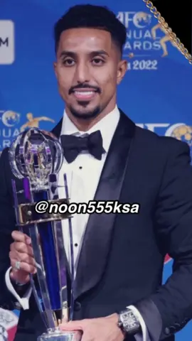 #سالم_الدوسري والله شاغلهم حتى ما باركوا تاهل المنتخب اعلام وجمهور البقرات الثلاث 😂😂