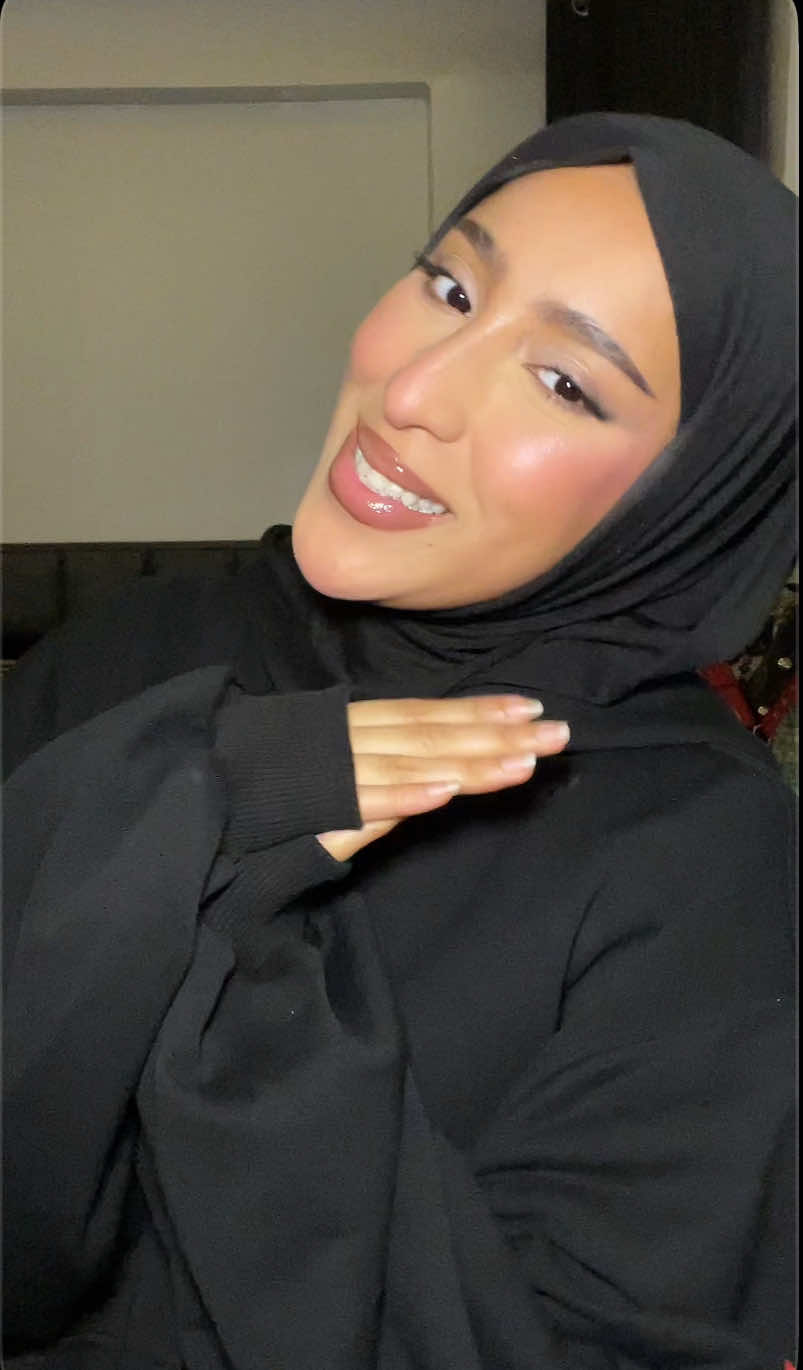 from uni makeup to night out real quick ✨#foryou #makeuptutorial #makeup #viral #daytonightmakeup @SephoraMiddleEast @kikomilanoarabia @KIKO Milano @Kosas @maccosmetics @Huda Beauty @NYX Cosmetics Arabia @urban decay @Tower 28 Beauty 