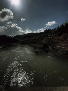 “人们选择天空因为天空广阔，我选择你因为有你刚好够我一生一世的爱。