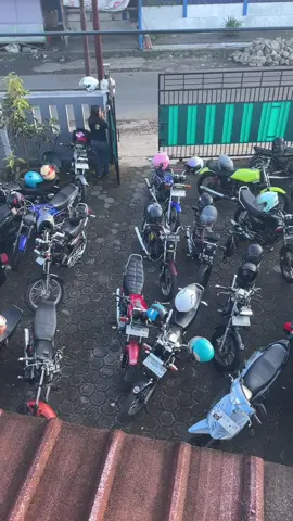 pagi itu di kampung orang @Rx King Biang Kerok Community @MOMOKING135shop @Tatty015 @@_d11an @calon_mayat🌹 @Ahen 135cc YRKP-B @Jambret_Tampan 135cc👑 @badrus.xseries @ITA ROSTANTI 87👑 @BlackQuen23 @Rey 29 #rxkingnusantara #rxkingindonesia #rxking135cc #rxkingbiangkerok #yrki_indonesia 