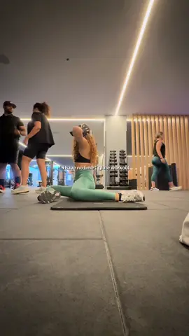 “i have no time” glute workout - strech hip flexors - hip thrusts 3x8 with pulse at the end - step ups 3x10  #workout #legday #glute #gluteworkoutfit #hipthrusts #hipflexors 