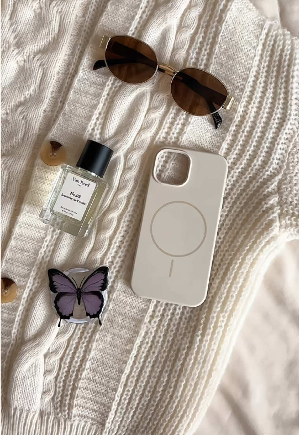 In my silicone case era 🤍✨ #cacacase #casing #casingphone #siliconecase 