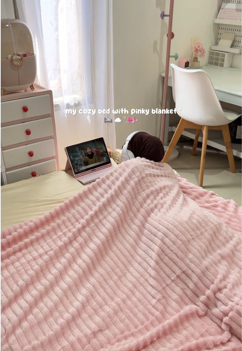 Selimut super fluffy, bikin tidur makin nyenyak☁️👀💖 beneran selembut itu! #unitwo #selimut #blanket #selimutbulu #kamarpink 