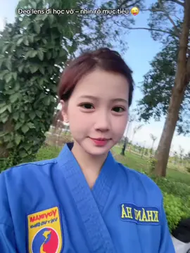 Đeo len đi học võ – nhìn rõ mục tiêu😆 @eMit juuu  Vovinam phiên bản của Mít: Cute vô cực, sức bật vô biên 💙 #mityeuoii #lens #starlens #xuhuong #vairal 