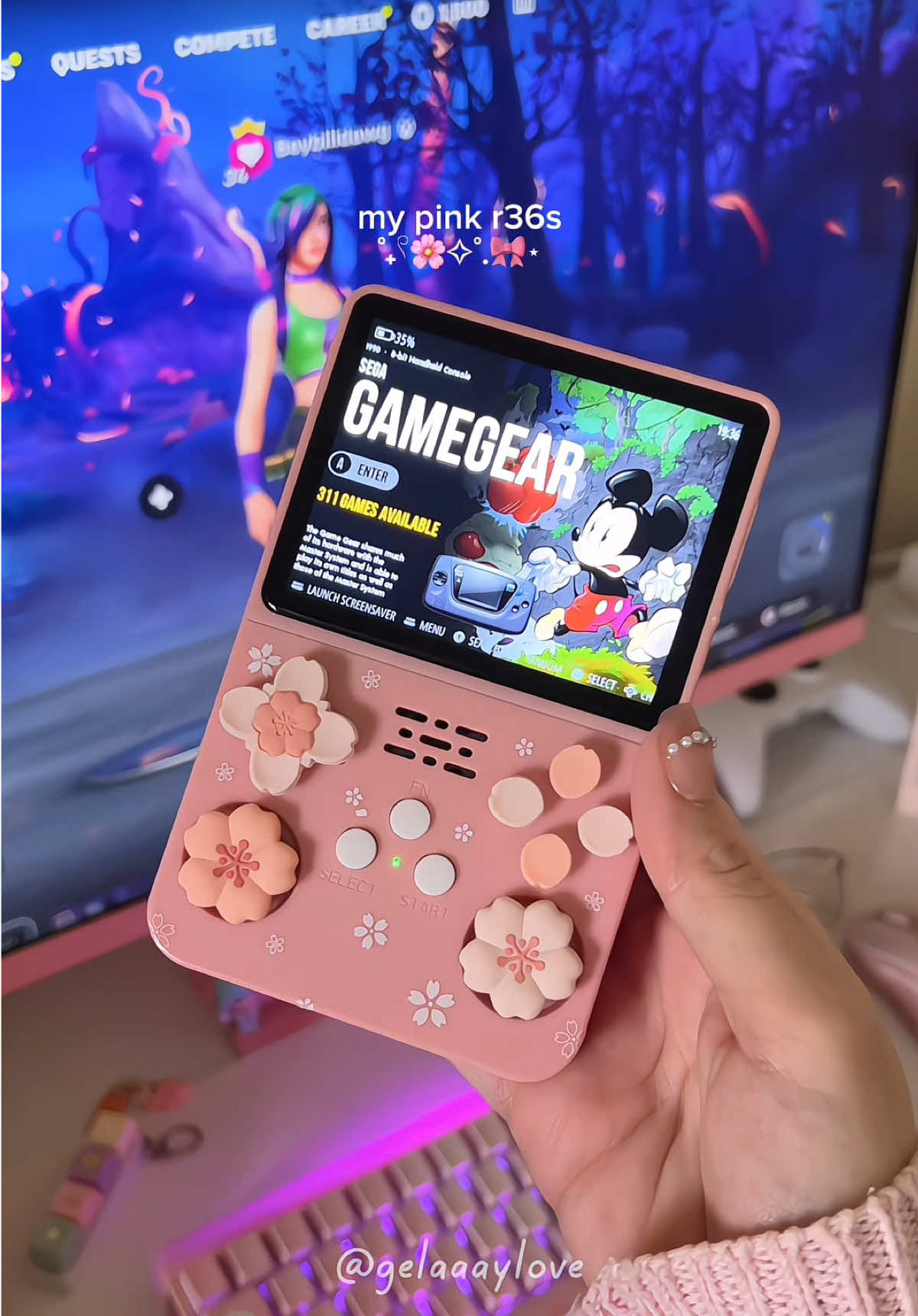 Just a girl and her pink r36s🎀✨ #r36s #r36sgameconsole #r36sgamingconsole #gamingconsole #girlgamer 
