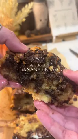 triple chocolate chip banana bread 💫🍂🍫  Ingredients:  3 ripe bananas, mashed  150g butter  150g caster sugar  150g self raising flour  2 eggs  1 tsp vanilla essence  75g milk chocolate chips  75g dark chocolate chips 75g white chocolate chips - Cream together the butter & sugar until fluffy - Add in the eggs & vanilla  - Fold the flour in, once mix is combined  - Mix in the mashed banana  - Then add in the chocolate chips, saving some for the top.  Bake in a loaf tin, on 160 for 1 hour. Slow & low! Just before finished baking sprinkle a few more chocolate chips on top!  #autumnfood #Bananabread #Recipe #foodinspo #baking 