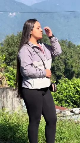 हेर बतासले सुसेल्दै केही भने जस्तो छ। ❤️