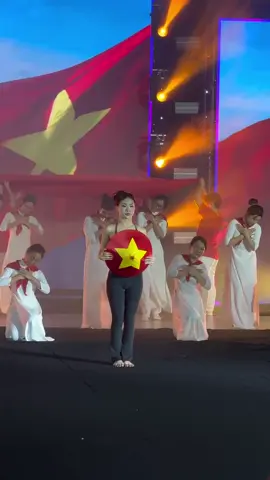 Louis Phạm debut tại concert Moonlit Childhood! Liệu có quá sức ở sân diễn lớn #tpromedia #xuhuong #louispham203 #moonlitchilhood #concert 