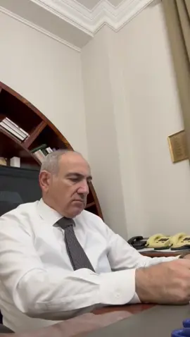 Пашинян грустит под музыку💔