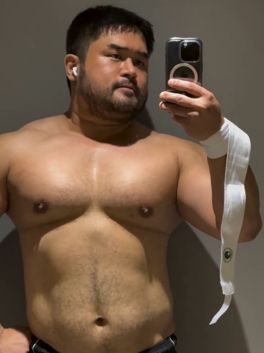Beefiest muscle!💪💪 https://linktr.ee/beefybear  beefy massive bulky #muscle #musclehunk #musclebear #bodybuilder #powerlifter lifter beefymuscle musclechub pecs biceps workout fitness gym bodybuilding motivation 肌肉 壮熊 