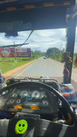 කොහොමද අයියේ මං අල්ලන්නේ 🙂🚶‍♂🚶‍♂🚶‍♂🚶‍♂#highlight #everyone #viralvideo #srilankabuses #srilankan_tik_tok🇱🇰 