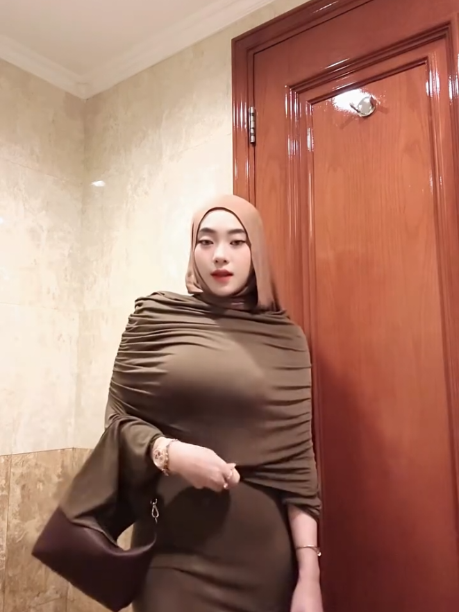 Outfit ke nikahan Mantan💅 #outfitinspiration #fashiontiktok #fashioninspo #hijabstyle #foryoupage❤️❤️ 