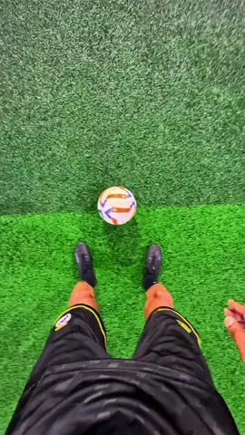 Master this insane football skill and dominate 1v1s! 🧠🔥 . . Big thanks to @regate_yuma for the amazing skill!🙌 . . #football #Soccer #footballskills #reels #tutorial 