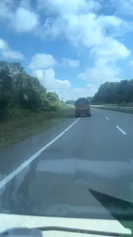 Kami tidak tahu dia mgntukkh main fonkh apa kh yg pastinya kmi sdh hon tpi dia kata ok..bkn apa sbb mcm bhya cara bawa mcm tu takut ada krta rosak tepi jln kh apa..