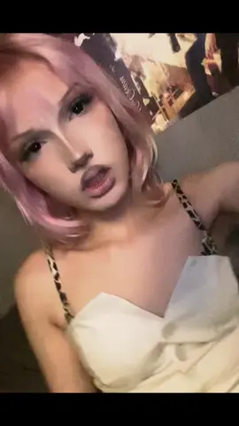 jag sminkade mig till ett rådjur kalla mig furry om ni vill😒😎✌🏻(snälla kalla mig inte furry jag kommer bli ledsen då😓) #chillifieraochlegalisera #fyp #rosa #011 #frustreradeläpparreunitenär? 