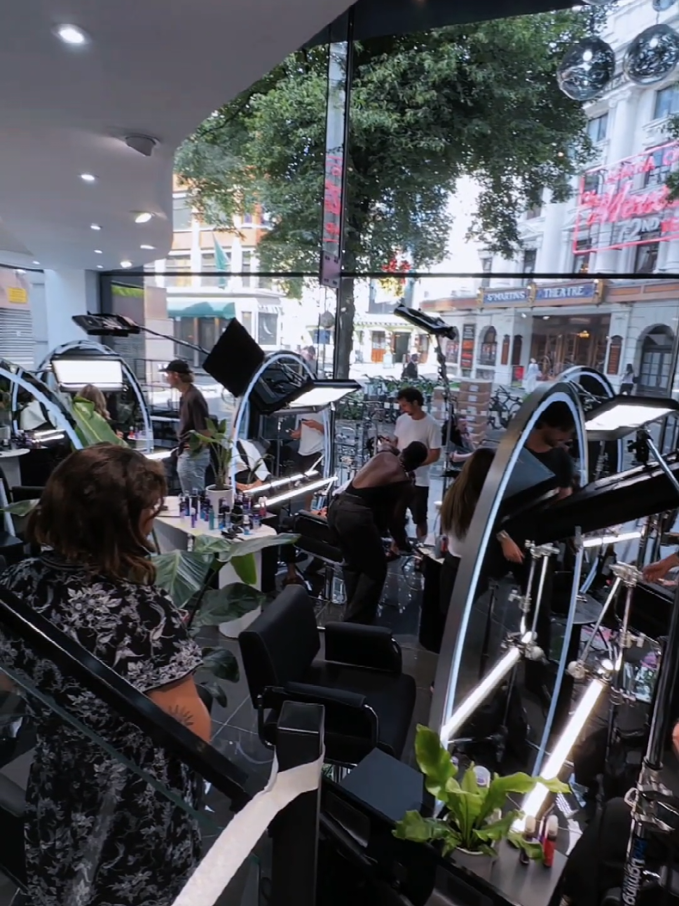 Is this the hair salon you wanted? #london #londonhairdresser #moco #londontiktok 