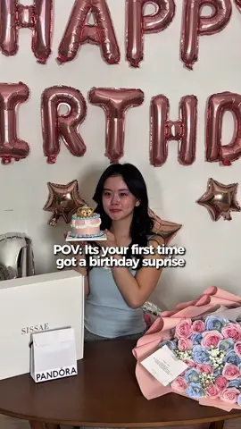 Pertama kali di suprise in pas birthday, gak expect bakal di suprise in @fiona🐰 @Mackenzie ⋆｡‧˚ʚ🍓ɞ˚‧｡⋆ 💕terharu banget, thank you for the love you guys always gave me ❤️ 