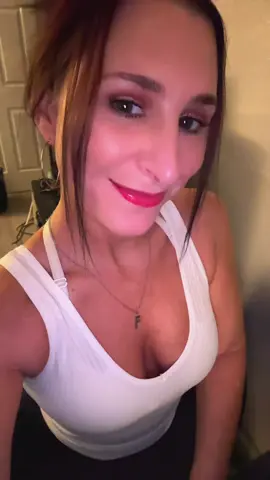 Mornin!! Keep smiling ❤️ #fyp#hazeleyes#redlips#smilebig#bealight 🙏🏻